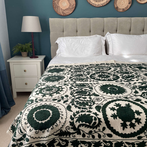 Dark Green Cotton Suzani  Throw Bedspread 145 x 200 cm (XN00012)