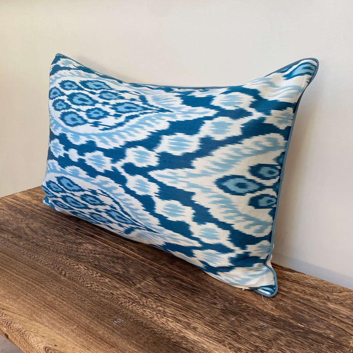 IKAT cushion cover - Blue with piping - 40 x 60 cm