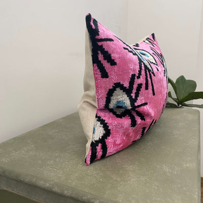 Velvet cushion cover - Candy Pink Eye - 40 x 60 cm