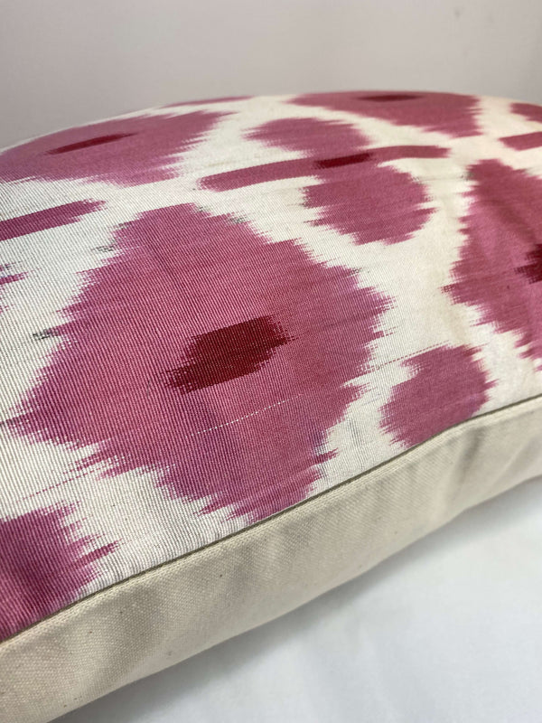 IKAT cushion cover - Pink Eye - 40 x 60 cm